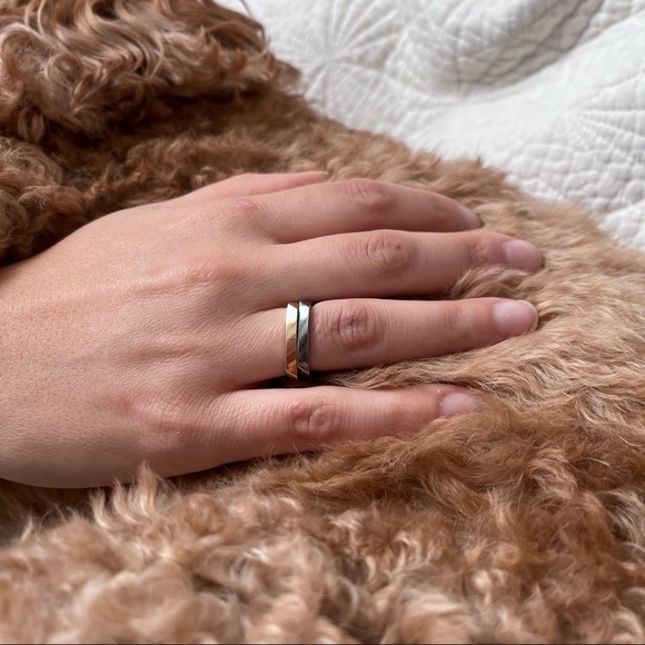 🖤 Tiffany & Co. x Frank Gehry Torque Rings in 18K Rose Gold and Black Go… - Picture 2 of 6